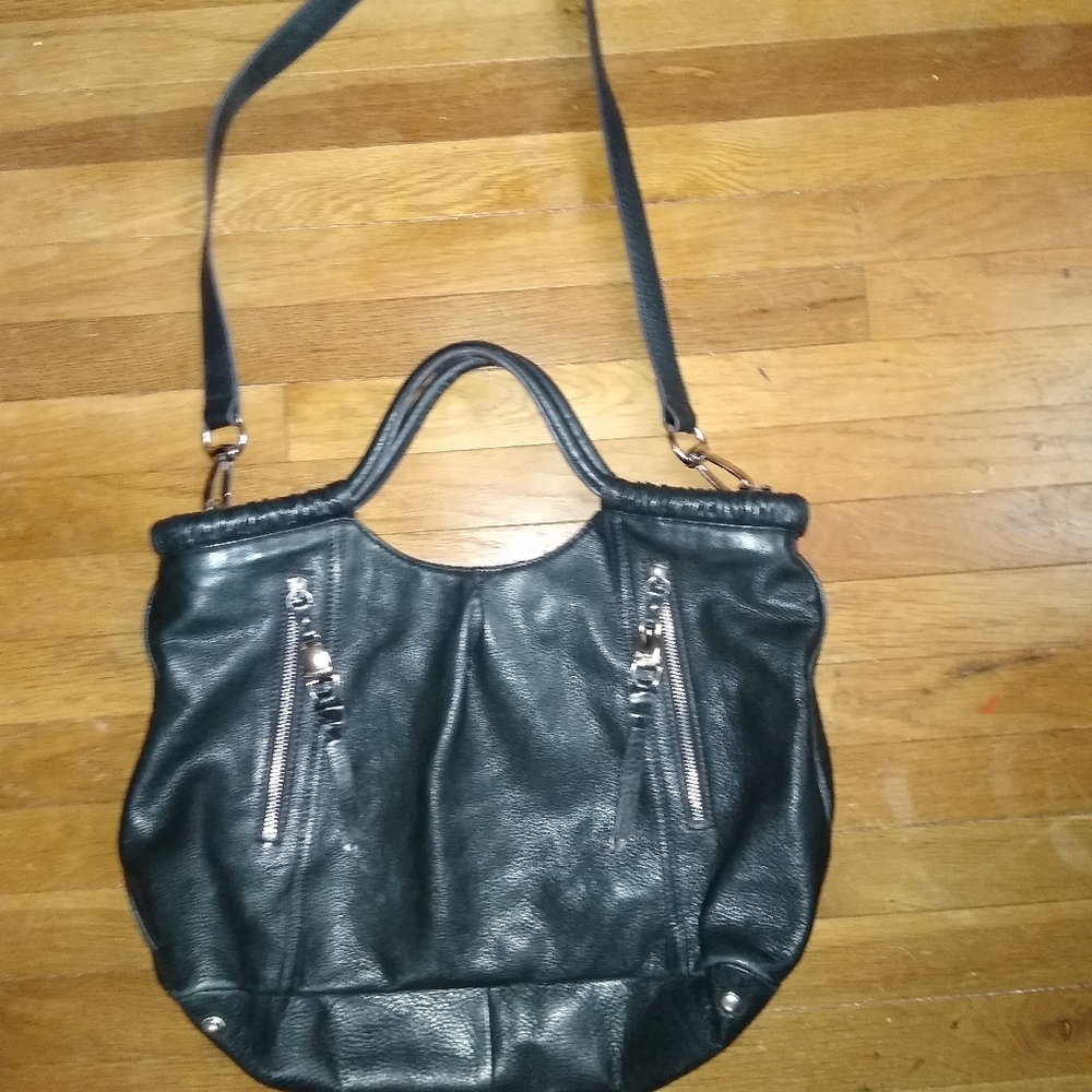 B Makowsky black leather purse